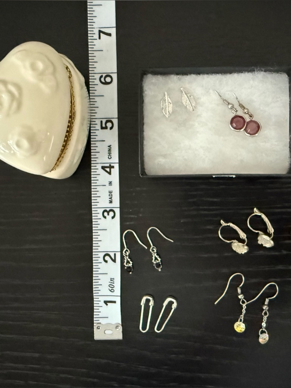 Small shop jewelry, 7 pairs of earrings and small ceramic container. - Picture 4 of 13